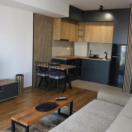 Merlyn By Sienna Apartment